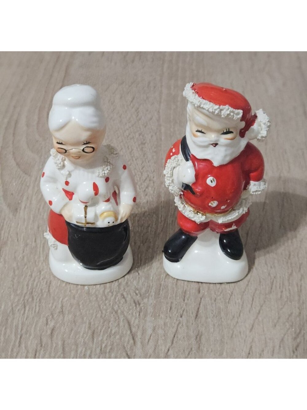Vtg Napco Mr & Mrs Santa Claus Christmas Salt & Pepper Shakers